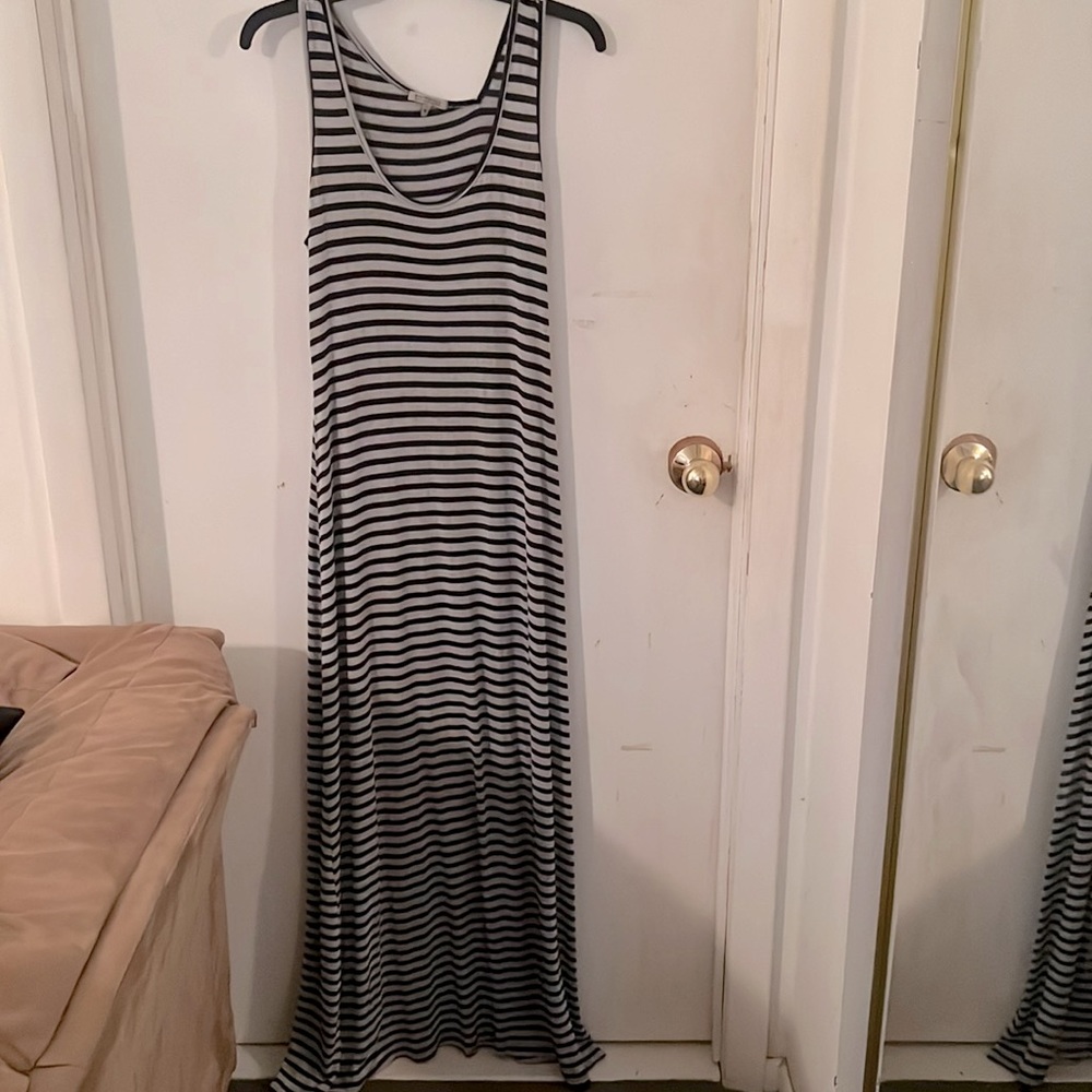 🌞 Black and Grey striped maxi dress (long) Size: Medium